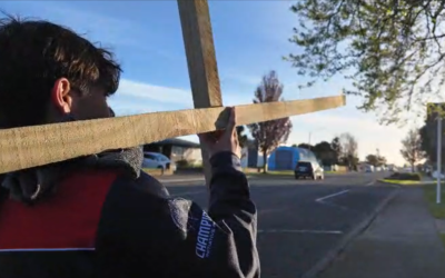 Carrying the Cross from Hastings to Napier